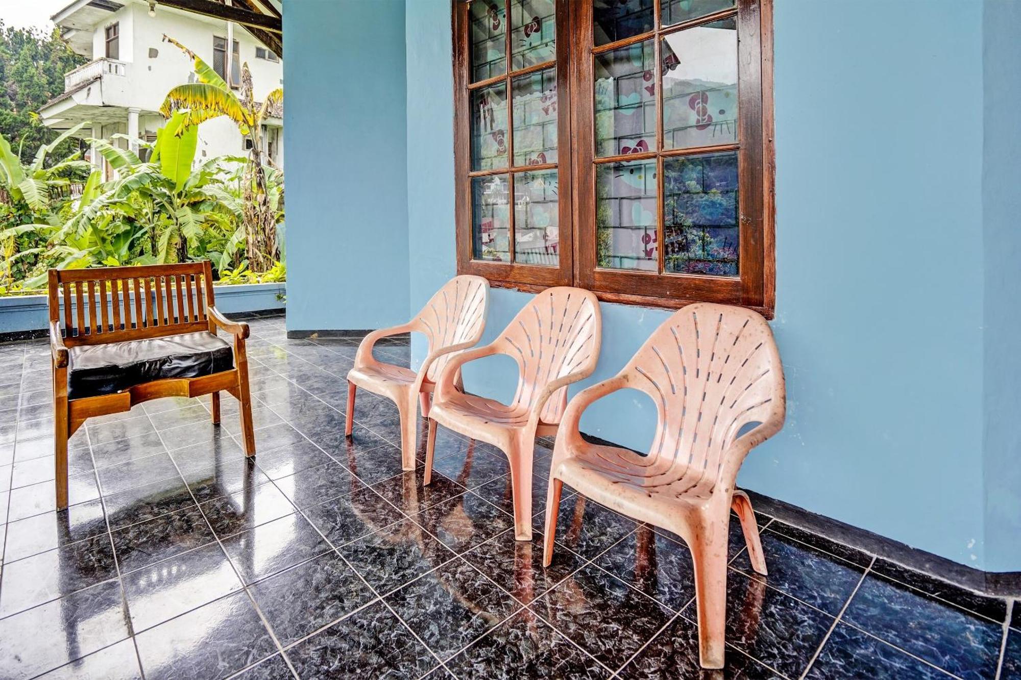 Spot On 92388 Villa Segi Delapan Prigen Buitenkant foto