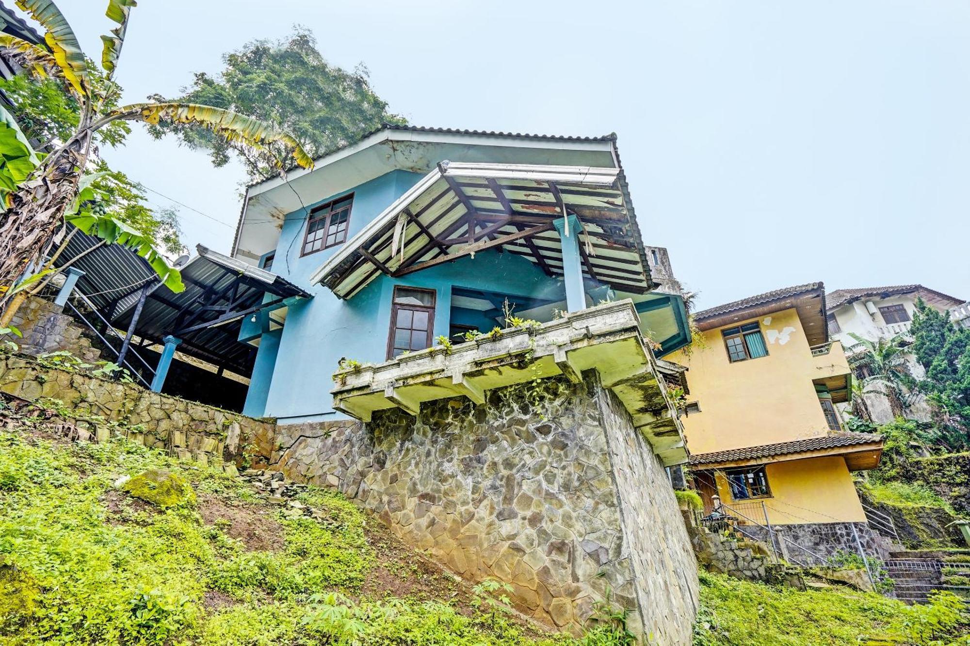 Spot On 92388 Villa Segi Delapan Prigen Buitenkant foto